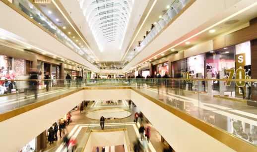 Comércio desacelera com alta dos juros e consumo deve crescer 1,6% em 2025